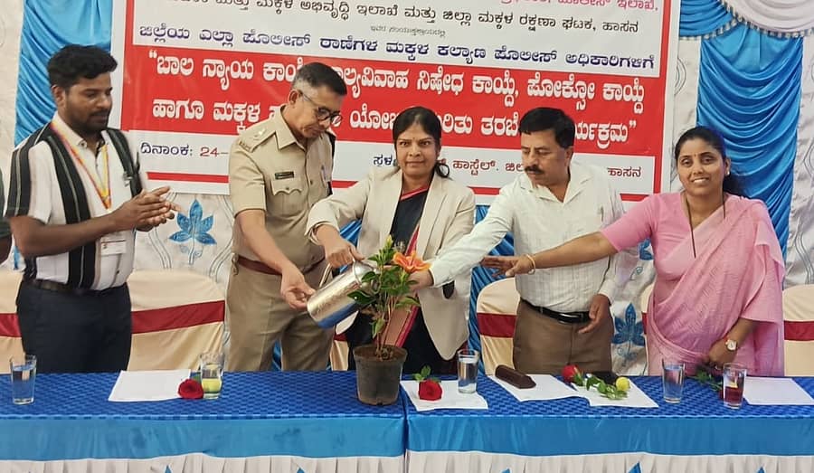 ಹಾಸನದ ಯೂತ್‌ ಹಾಸ್ಟೆಲ್‌ನಲ್ಲಿ ಬುಧವಾರ ಆಯೋಜಿಸಿದ್ದ ತರಬೇತಿ ಕಾರ್ಯಕ್ರಮವನ್ನು ಹಿರಿಯ ಸಿವಿಲ್‌ ನ್ಯಾಯಾಧೀಶೆ ದಾಕ್ಷಾಯಿಣಿ ಬಿ.ಕೆ. ಉದ್ಘಾಟಿಸಿದರು.