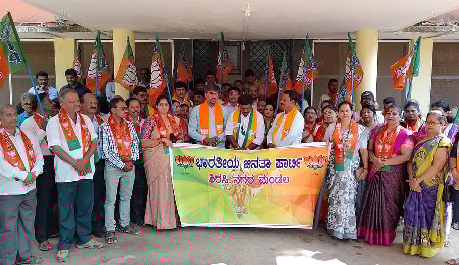 ದ್ವೇಷ ಭಾಷಣ ಮತ್ತು ದ್ವೇಷ ಅಪರಾಧಗಳ ಪ್ರತಿಬಂಧಕ ವಿಧೇಯಕ ಮಸೂದೆ ವಿರೋಧಿಸಿ ಶಿರಸಿ ಉಪವಿಭಾಗಾಧಿಕಾರಿ ಕಚೇರಿ ಬಳಿ ಬಿಜೆಪಿ ಕಾರ್ಯಕರ್ತರು ಪ್ರತಿಭಟಿಸಿದರು