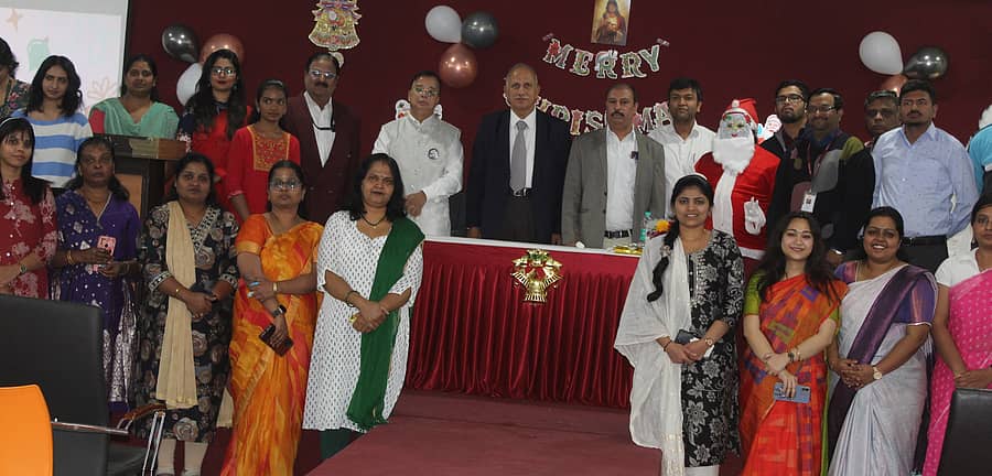 ಆನೇಕಲ್ ತಾಲ್ಲೂಕಿನ ಎಲೆಕ್ಟ್ರಾನಿಕ್ಸಿಟಿಯ ಐಎಸ್ಬಿಆರ್ ಕಾನೂನು ಕಾಲೇಜಿನಲ್ಲಿ ಕಾನೂನು ಸಂಶೋಧನಾ ಕೇಂದ್ರವನ್ನು ಕರ್ನಾಟಕ ರಾಜ್ಯ ಕಾನೂನು ವಿಶ್ವವಿದ್ಯಾಲಯದ ನಿವೃತ್ತ ರಿಜಿಸ್ಟರ್ ಬಿ.ಎಸ್.ರೆಡ್ಡಿ ಉದ್ಘಾಟಿಸಿದರು