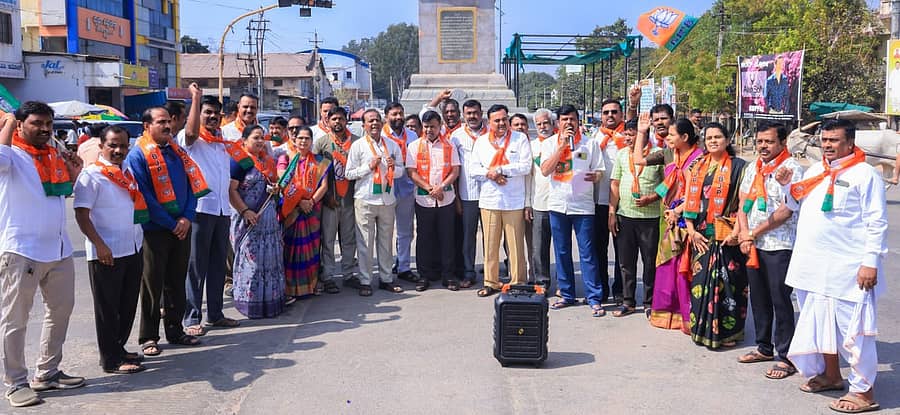 ರಾಜ್ಯ ಸರ್ಕಾರ ದ್ವೇಷ ಭಾಷಣ ಮತ್ತು ದ್ವೇಷ ಅಪರಾಧ ತಡೆ ಮಸೂದೆ ಅನುಷ್ಠಾನಕ್ಕೆ ತರಲು ಮುಂದಾಗಿದ್ದನ್ನು ವಿರೋಧಿಸಿ ಕೊಪ್ಪಳದಲ್ಲಿ ಬಿಜೆಪಿ ವತಿಯಿಂದ ಬುಧವಾರ ಪ್ರತಿಭಟನೆ ನಡೆಯಿತು