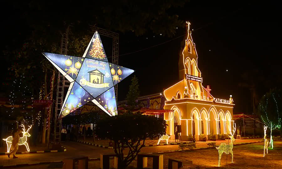 <div class="paragraphs"><p>ಕ್ರಿಸ್ಮಸ್ ಹಬ್ಬದ ಪ್ರಯುಕ್ತ ಸಿಂಗಾರಗೊಂಡ ಮೈಸೂರಿನ ನೀಲಗಿರಿ ರಸ್ತೆಯಲ್ಲಿರುವ ವೆಸ್ಲಿ ಚರ್ಚ್ </p></div>