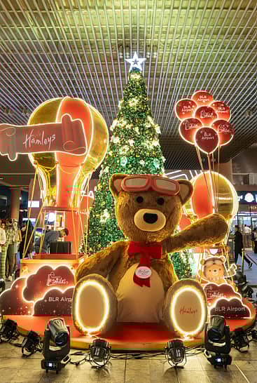 ದೇವನಹಳ್ಳಿಯ ಕೆಂಪೇಗೌಡ ಅಂತರ ರಾಷ್ಟ್ರೀಯ ವಿಮಾನ ನಿಲ್ದಾಣದಲ್ಲಿ ಕ್ರಿಸ್ಮಸ್ ಹಬ್ಬಕ್ಕಾಗಿ ವಿಶೇಷವಾಗಿ ಅಲಂಕಾರ ಮಾಡಲಾಗಿದೆ