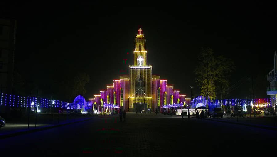 <div class="paragraphs"><p>ಕ್ರಿಸ್ಮಸ್ ಸಂಭ್ರಮದ ಹಿನ್ನೆಲೆಯಲ್ಲಿ ಬುಧವಾರ ರಾತ್ರಿ ಶಿವಮೊಗ್ಗದ ಸೇಕ್ರೆಡ್ ಹಾರ್ಟ್ ಚರ್ಚ್ ದೀಪಾಲಂಕಾರಗೊಂಡ ನೋಟ </p></div>