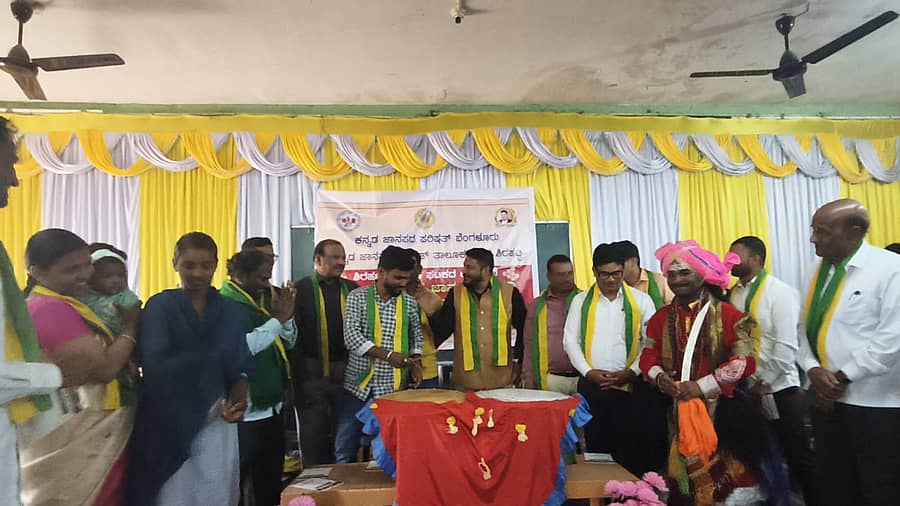 ಶಿರಹಟ್ಟಿಯ ಎಫ್.ಎಂ. ಡಬಾಲಿ ಪದವಿಪೂರ್ವ ಕಾಲೇಜಿನಲ್ಲಿ ಮಂಗಳವಾರ ಕನ್ನಡ ಜಾನಪದ ಪರಿಷತ್ ತಾಲ್ಲೂಕು ಘಟಕ ಉದ್ಘಾಟನೆ ಸಮಾರಂಭ ನಡೆಯಿತು