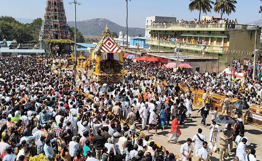 ದೊಡ್ಡಬಳ್ಳಾಪುರ ತಾಲ್ಲೂಕಿನ ಘಾಟಿ ಕ್ಷೇತ್ರದಲ್ಲಿನ ಇತಿಹಾಸ ಪ್ರಸಿದ್ಧ ಸುಬ್ರಹ್ಮಣ್ಯಸ್ವಾಮಿಸ್ವಾಮಿ ಮರಥೋತ್ಸವ ಗುರುವಾರ ಅದ್ದೂರಿಯಾಗಿ ನಡೆಯಿತು. ರಾಜ್ಯದ ನಾನಾಭಾಗಗಳಿಂದ ಸಾವಿರಾರು ಭಕ್ತರು ಭಾಗವಹಿಸಿದ್ದರು