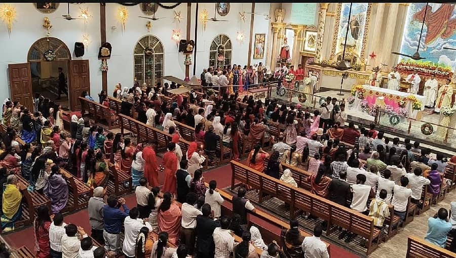 ಹಾಸನದ ಚರ್ಚ್ನಲ್ಲಿ ಗುರುವಾರ ವಿಶೇಷ ಪ್ರಾರ್ಥನೆ ನಡೆಯಿತು.