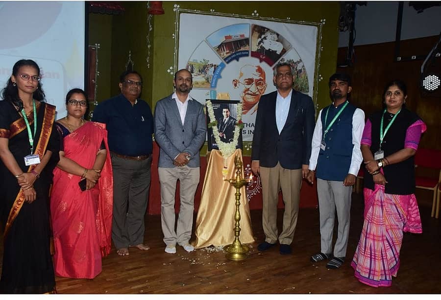 ಗದುಗಿನ ಮಹಾತ್ಮಗಾಂಧಿ ಗ್ರಾಮೀಣಾಭಿವೃದ್ಧಿ ಮತ್ತು ಪಂಚಾಯತ್ರಾಜ್ ವಿಶ್ವವಿದ್ಯಾಲಯದಲ್ಲಿ ಈಚೆಗೆ ನಡೆದ ವಿಜ್ಞಾನ ಕಾರ್ಯಕ್ರಮವನ್ನು ಪ್ರಭಾರ ಕುಲಪತಿ ಪ್ರೊ. ಸುರೇಶ ವಿ.ನಾಡಗೌಡ ಉದ್ಘಾಟಿಸಿದರು