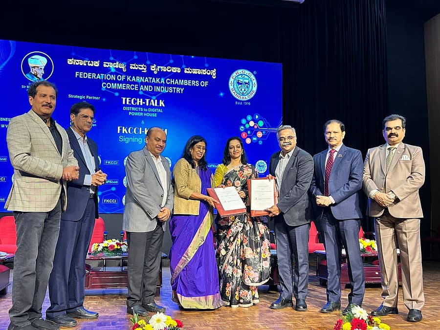 ಬೆಂಗಳೂರಿನಾಚೆಗೆ ಕರ್ನಾಟಕದ ಡಿಜಿಟಲ್ ಆರ್ಥಿಕತೆಯನ್ನು ವೇಗಗೊಳಿಸುವ ಉದ್ದೇಶದಿಂದ ಕರ್ನಾಟಕ ಡಿಜಿಟಲ್ ಎಕಾನಮಿ ಮಿಷನ್ (ಕೆಡಿಇಎಂ) ಮತ್ತು ಕರ್ನಾಟಕ ವಾಣಿಜ್ಯ ಮತ್ತು ಕೈಗಾರಿಕಾ ಮಹಾಸಂಸ್ಥೆಯು (ಎಫ್ಕೆಸಿಸಿಐ) ಒಪ್ಪಂದಕ್ಕೆ ಸಹಿ ಹಾಕಿವೆ