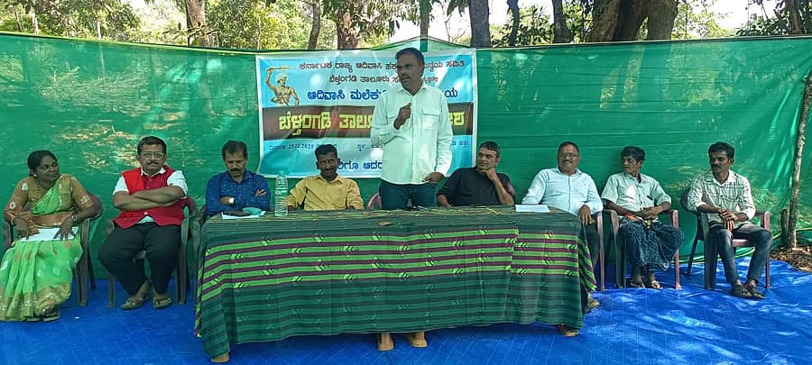 ಬೆಳ್ತಂಗಡಿಯ ಕುತ್ಲೂರು ಮಲೆಯಲ್ಲಿ ನಡೆದ ಮಲೆಕುಡಿಯ ಆದಿವಾಸಿ ಸಮಾವೇಶದ ಸಮಾರೋಪ ಸಮಾರಂಭದಲ್ಲಿ ಸಿಪಿಎಂ ಜಿಲ್ಲಾ ಕಾರ್ಯದರ್ಶಿ ಮುನೀರ್ ಕಾಟಿಪಳ್ಳ ಮಾತನಾಡಿದರು