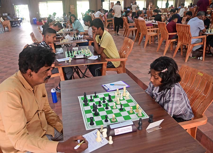 ಎರಡನೇ ಸುತ್ತಿನಲ್ಲಿ ಕರ್ನಾಟಕದ ಶ್ರದ್ಧಾ ಎಸ್‌ ರೈ ವಿರುದ್ಧ ಆಡಿದ ಇಂಟರ್‌ನ್ಯಾಷನಲ್ ಮಾಸ್ಟರ್ ಬಾಲಸುಬ್ರಹ್ಮಂ ರಾಮನಾಥನ್  ಪ್ರಜಾವಾಣಿ ಚಿತ್ರ