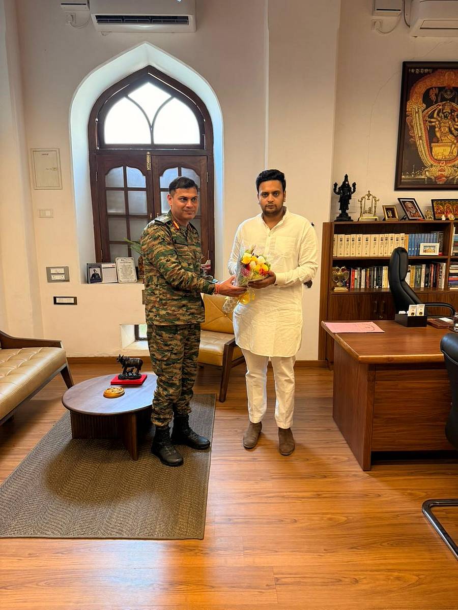 ಕುಶಾಲನಗರ ಸಮೀಪದ ಕೂಡಿಗೆ ಕೊಡಗು ಸೈನಿಕ ಶಾಲೆಯ ಪ್ರಾಂಶುಪಾಲ ಕರ್ನಲ್ ಅಮರ್‌ಜೀತ್ ಸಿಂಗ್ ಅವರು ಸಂಸದ ಯದುವೀರ್ ಕೃಷ್ಣದತ್ತ ಚಾಮರಾಜ ಒಡೆಯರ್ ಅವರನ್ನು ಭೇಟಿ ಮಾಡಿ ಶಾಲೆಯ ಶೈಕ್ಷಣಿಕ ಪ್ರಗತಿ ಕುರಿತು ಚರ್ಚೆ ನಡೆಸಿದರು