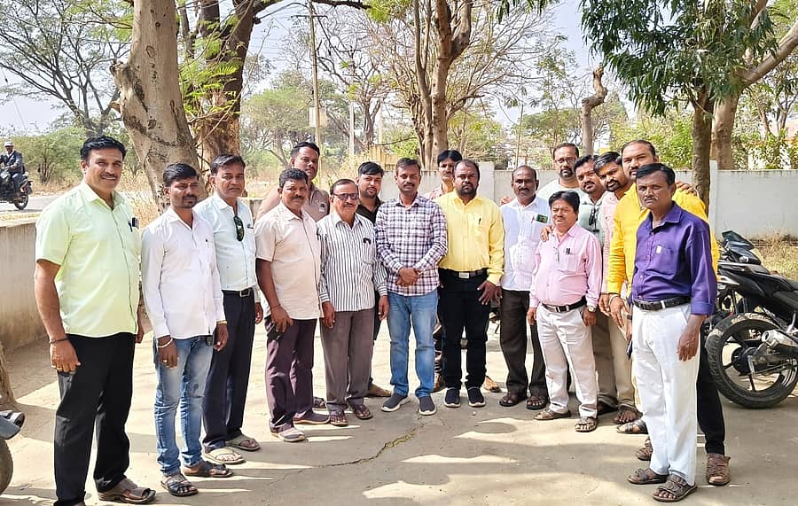 ಕರ್ನಾಟಕ ಕಾರ್ಯನಿರತ ಪತ್ರಕರ್ತರ ಸಂಘದ ಶಿರಹಟ್ಟಿ ತಾಲ್ಲೂಕು ಘಟಕದ ಪದಾಧಿಕಾರಿಗಳ ಚುನಾವಣೆಯಲ್ಲಿ ಅವಿರೋಧವಾಗಿ ಆಯ್ಕೆಯಾದವರನ್ನು ಅಭಿನಂದಿಸಲಾಯಿತು