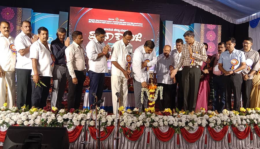 ಹೆಬ್ರಿ ಸರ್ಕಾರಿ ಪದವಿಪೂರ್ವ ಕಾಲೇಜಿನಲ್ಲಿ ಶನಿವಾರ ಉಡುಪಿ ಜಿಲ್ಲಾ ಮಟ್ಟದ ಪ್ರತಿಭಾ ಕಾರಂಜಿ : ೨೦೨೫ -೨೬ ನ್ನು ಶಾಸಕ ಸುನಿಲ್‌ ಕುಮಾರ್‌ ಉದ್ಘಾಟಿಸಿದರು. 