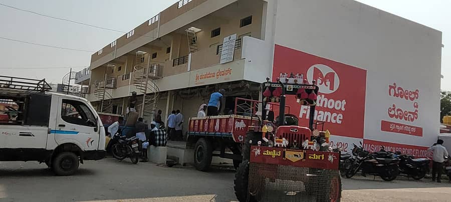 ಮಸ್ಕಿ ಕೃಷಿ ಉತ್ಪನ್ನ ಮಾರುಕಟ್ಟೆಯಲ್ಲಿ ವರ್ತಕರ ವಹಿವಾಟು ಆರಂಭವಾಗಿರುವುದು