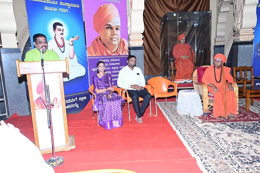 ಗದಗ ತೋಂಟದಾರ್ಯ ಮಠದಲ್ಲಿ ಈಚೆಗೆ ನಡೆದ ಶಿವಾನುಭವ ಕಾರ್ಯಕ್ರಮದಲ್ಲಿ ಎಂ.ಎಚ್. ಸವದತ್ತಿ ಮಾತನಾಡಿದರು