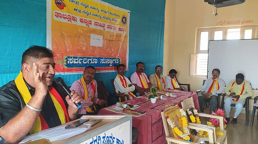 ತಾವರಗೇರಾ ಪಟ್ಟಣದ ಸರ್ಕಾರಿ ಪದವಿ‌ ಪೂರ್ವ ಕಾಲೇಜಿ ನಲ್ಲಿ ಶನಿವಾರ ಕಸಾಪ ತಾಲ್ಲೂಕು, ಹೋಬಳಿ ಘಟಕದಿಂದ ನಡೆದ ದತ್ತಿ ಉಪನ್ಯಾಸ ಕಾರ್ಯಕ್ರಮ ದಲ್ಲಿ ಸಾಹಿತಿ ರವಿಂದ್ರ ಬಾಕಳೆ ಮಾತನಾಡಿದರು