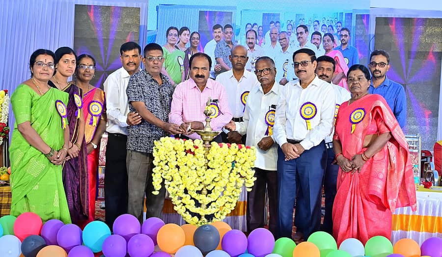 ಹೊಳೆಹೊನ್ನೂರಿನ ಇನ್ಸ್ಪೈರ್ ಆ್ಯಂಡ್ ಎಕ್ಸ್ಪ್ಲೋರ್ ಇಂಗ್ಲಿಷ್ ಮಾಧ್ಯಮ ಶಾಲೆಯಲ್ಲಿ ನಡೆದ ವಾರ್ಷಿಕೋತ್ಸವ ಕಾರ್ಯಕ್ರಮವನ್ನು ಎ.ಕೆ. ನಾಗೇಂದ್ರಪ್ಪ ಉದ್ಘಾಟಿಸಿದರು