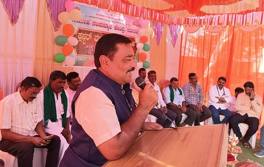 ಪ್ರತಿಭಾ ಕಾರಂಜಿ ಕಾರ್ಯಕ್ರಮದಲ್ಲಿ ಬಿಇಒ ಎಚ್.ಎನ್.ನಾಯಕ ಮಾತನಾಡಿದರು.