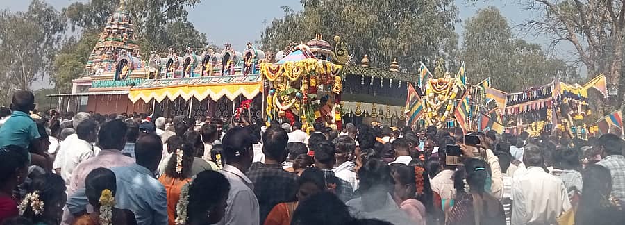 ಸಂತೇಮರಹಳ್ಳಿ ಸಮೀಪದ ಕಸ್ತೂರು ಗ್ರಾಮದ ದೊಡ್ಡಮ್ಮ ತಾಯಿ ಬಂಡಿ ಜಾತ್ರೆ ನಡೆಯಿತು