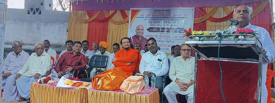 ಆಲಮಟ್ಟಿ ಸಮೀಪದ ವಂದಾಲದಲ್ಲಿ ನಡೆದ ರಸ್ತೆ ಕಾಮಗಾರಿಯ ಭೂಮಿ ಪೂಜೆ ಕಾರ್ಯಕ್ರಮದಲ್ಲಿ ಸಚಿವ ಶಿವಾನಂದ ‌ಪಾಟೀಲ ಮಾತನಾಡಿದರು