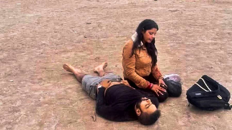 ಪಹಲ್ಗಾಮ್‌ ದಾಳಿಯಲ್ಲಿ ಗಂಡನನ್ನು ಕಳೆದುಕೊಂಡ ಮಹಿಳೆ ರೋಧಿಸುತ್ತಿರುವುದು