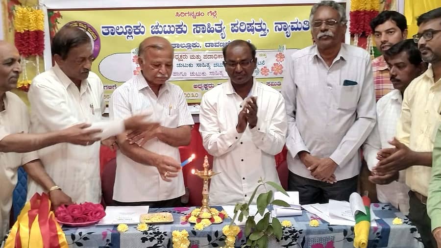 ನ್ಯಾಮತಿ ತಾಲ್ಲೂಕು ಕನ್ನಡ ಸಾಹಿತ್ಯ ಪರಿಷತ್ತು ಕಚೇರಿಯಲ್ಲಿ ಭಾನುವಾರ ಚುಟುಕು ಸಾಹಿತ್ಯ ಪರಿಷತ್ತು ನ್ಯಾಮತಿ ತಾಲ್ಲೂಕು ನೂತನ ಘಟಕವನ್ನು ಸಾಹಿತಿ ಕೊಟ್ರೇಶ್ ಉತ್ತಂಗಿ ಉದ್ಘಾಟಿಸಿದರು. 