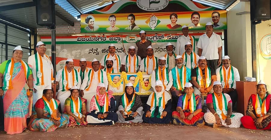 ಹೊಸಪೇಟೆಯಲ್ಲಿ ಭಾನುವಾರ ಕಾಂಗ್ರೆಸ್ ಪಕ್ಷದ ಸಂಸ್ಥಾಪನಾ ದಿನ ಆಚರಿಸಲಾಯಿತು