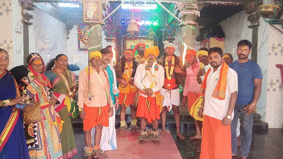 ತಡಸ ಸಮೀಪದ ಚಿಕ್ಕ ಬೆಂಡಿಗೇರಿ ಗ್ರಾಮದಲ್ಲಿ ಭಾನುವಾರ ಮೈಲಾರ ಲಿಂಗೇಶ್ವರ ಜಾತ್ರಾ ಮಹೋತ್ಸವ ನೆರವೇರಿಸಲಾಯಿತು 