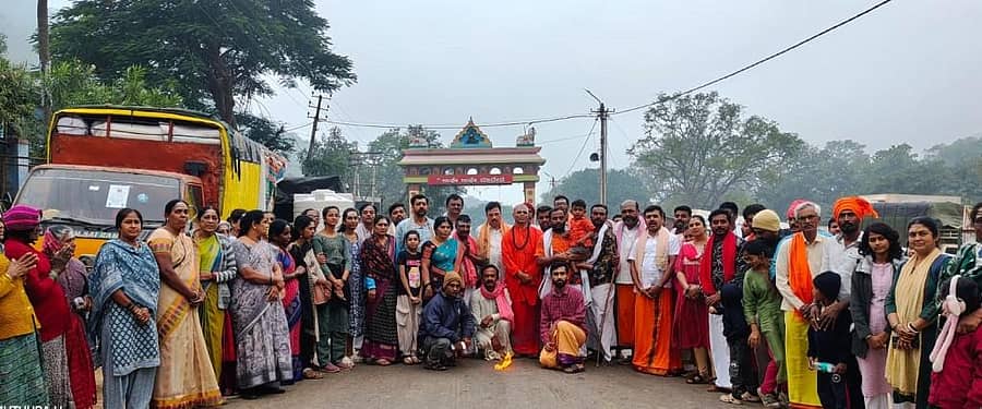 ಮಾಗಡಿ ತಾಲ್ಲೂಕಿನ ಜಡೆದೇವರ ಮಠದ ಇಮ್ಮಡಿ ಬಸವಲಿಂಗ ಸ್ವಾಮೀಜಿ ನೇತೃತ್ವದಲ್ಲಿ ಮಾಗಡಿ ಹಾಗೂ ಕುದೂರಿನ ಭಕ್ತರು ಮಲೆ ಮಹದೇಶ್ವರ ಸ್ವಾಮಿ ಬೆಟ್ಟಕ್ಕೆ ಪಾದಯಾತ್ರೆಗೆ ಚಾಲನೆ ನೀಡಲಾಯಿತು. 