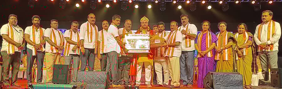 ಕಾಪು ಕಡಲ ಪರ್ಬದ ಸಮಾರೋಪ ಸಮಾರಂಭದಲ್ಲಿ ವಿರೋಧ ಪಕ್ಷದ ನಾಯಕ ಅಶೋಕ್ ಅವರನ್ನು ಸನ್ಮಾನಿಸಲಾಯಿತು