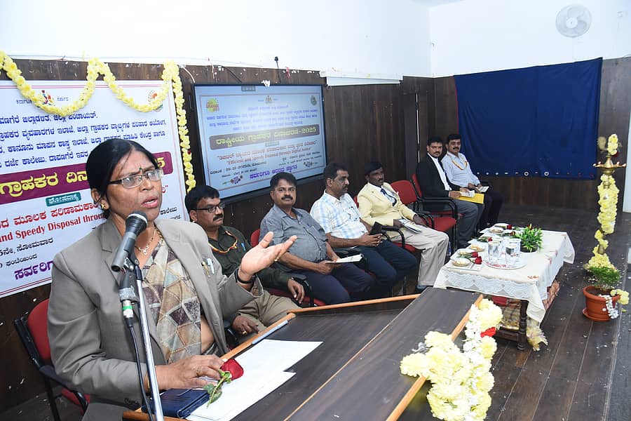 ದಾವಣಗೆರೆಯ ಸರ್ಕಾರಿ ಪ್ರಥಮ ದರ್ಜೆ ಕಾಲೇಜು ಆವರಣದಲ್ಲಿ ನಡೆದ ಕಾರ್ಯಕ್ರಮದಲ್ಲಿ ಬಿ.ಯು.ಗೀತಾ ಮಾತನಾಡಿದರು