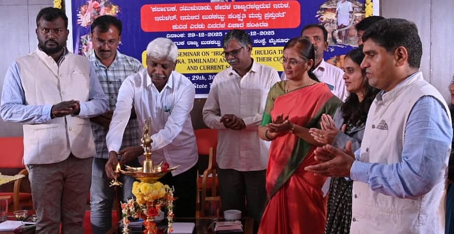 ಮೈಸೂರಿನ ರಾಜ್ಯ ಬುಡಕಟ್ಟು ಸಂಶೋಧನಾ ಸಂಸ್ಥೆಯ ಮೂಲ ಆದಿವಾಸಿಗಳ ಅಧ್ಯಯನ ಕೇಂದ್ರದಿಂದ ಸೋಮವಾರ ಹಮ್ಮಿಕೊಂಡಿದ್ದ ವಿಚಾರಸಂಕಿರಣವನ್ನು ನಿವೃತ್ತ ಕುಲಪತಿ ಪ್ರೊ.ಕೆ.ಎಂ. ಮೇತ್ರಿ ಉದ್ಘಾಟಿಸಿದರು