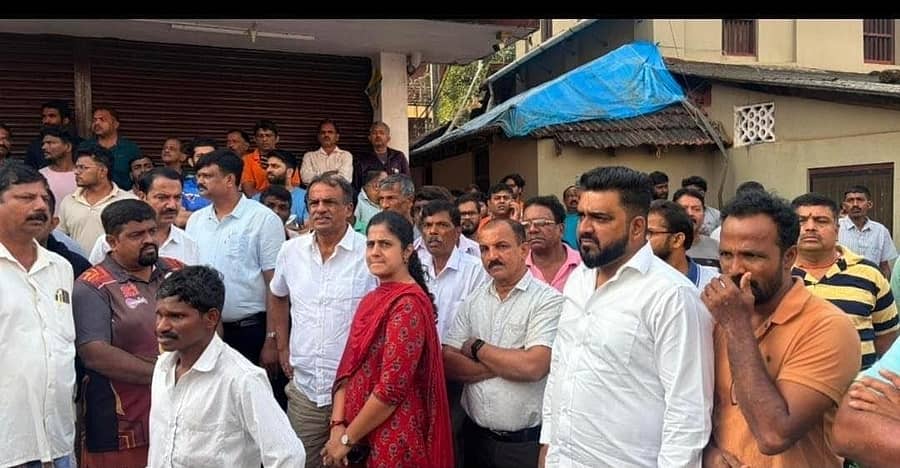 ಘಟನಾ ಸ್ಥಳಕ್ಕೆ ಭೇಟಿ ನೀಡಿ ಸಂತೃಸ್ತರಿಗೆ ಸಾಂತ್ವನ ಹೇಳಿದ ವಿಧಾನಪರಿಷತ್ ಸದಸ್ಯ ಮಂಜುನಾಥ ಭಂಡಾರಿ