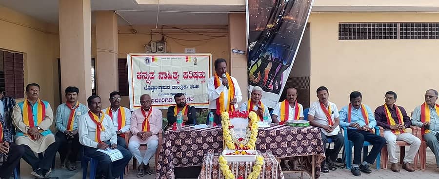 ದೊಡ್ಡಬಳ್ಳಾಪುರ ಲಾವಣ್ಯ ಸಂಯುಕ್ತ ಪದವಿ ಪೂರ್ವ ಕಾಲೇಜಿನಲ್ಲಿ ಜಿಲ್ಲಾ ಮತ್ತು ತಾಲ್ಲೂಕು ಕನ್ನಡ ಸಾಹಿತ್ಯ ಪರಿಷತ್‌ ವತಿಯಿಂದ ನಡೆದ ವಿಶ್ವ ಮಾನವ ದಿನಾಚರಣೆಯಲ್ಲಿ ಕಸಾಪ ಅಧ್ಯಕ್ಷ ಪ್ರೊ.ಬಿ.ಎನ್.ಕೃಷ್ಣಪ್ಪ ಮಾತನಾಡಿದರು