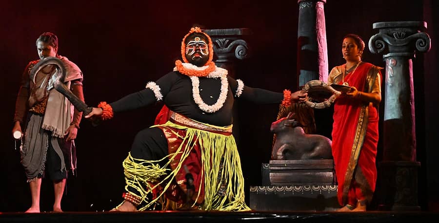 ಪ್ರಥಮ ಪ್ರಶಸ್ತಿ ಪುರಸ್ಕೃತ ಶಿವೋಹಂ ನಾಟಕದ ದೃಶ್ಯ