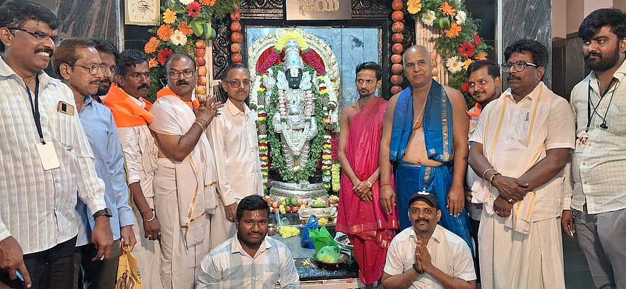 ರಾಣೆಬೆನ್ನೂರಿನ ವಾಗೀಶನಗರದ ವೆಂಕಟೇಶ್ವರ ದೇವಸ್ಥಾನದಲ್ಲಿ ಮಂಗಳವಾರ ವೈಕುಂಠ ಏಕಾದಶಿ ಆಚರಿಸಲಾಯಿತು  