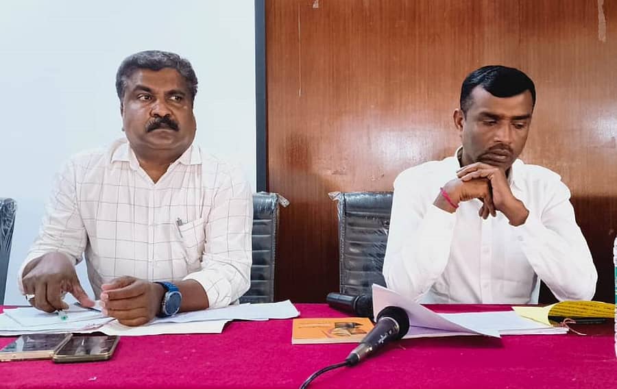 ಅರಕಲಗೂಡು ತಾ.ಪಂ. ಸಾಮಾನ್ಯ ಸಭೆ ಮಂಗಳವಾರ ಆಡಳಿತಾಧಿಕಾರಿ ಎಂ. ಬಾಬು ಅಧ್ಯಕ್ಷತೆಯಲ್ಲಿ ಜರುಗಿತು. ತಾಪಂ ಇಒ ಶ್ರೀನಿವಾಸ್ ಇದ್ದರು 