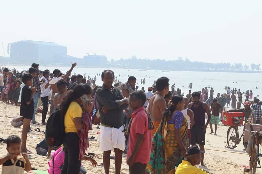 ಮಲ್ಪೆ ಬೀಚ್‌ನಲ್ಲಿ ಪ್ರವಾಸಿಗರು