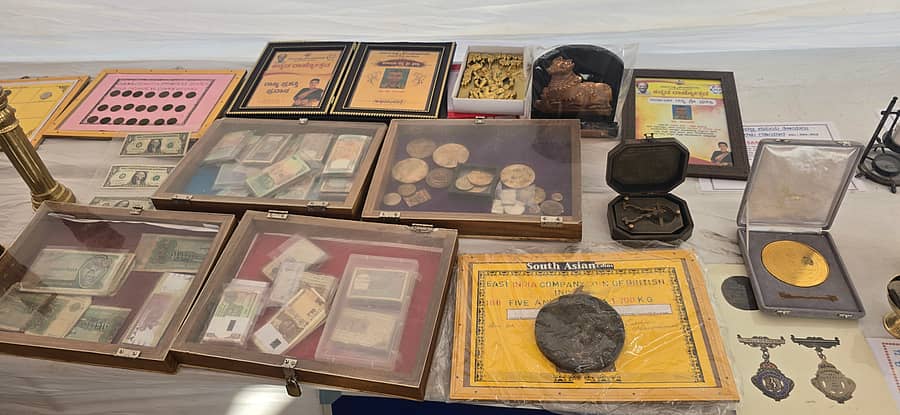 ಯಾದಗಿರಿಯಲ್ಲಿ ಮಂಗಳವಾರ ನಡೆದ ವೈಜ್ಞಾನಿಕ ಸಮ್ಮೇಳನದ ವಸ್ತು ಪ್ರದರ್ಶನದಲ್ಲಿ ಇರಿಸಲಾದ ನಾಣ್ಯಗಳು