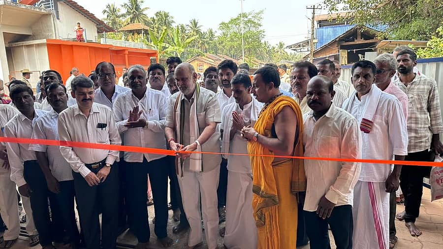 ಶಿರಸಿ ತಾಲ್ಲೂಕಿನ ಬನವಾಸಿಯಲ್ಲಿ ವಿವಿಧ ನವೀಕೃತ ಕಾಮಗಾರಿಗಳನ್ನು ಶಾಸಕ ಶಿವರಾಮ ಹೆಬ್ಬಾರ ಉದ್ಘಾಟಿಸಿದರು