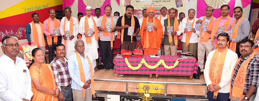 ರಾಣೆಬೆನ್ನೂರಿನ ವಾಗೀಶನಗರದ ಕನ್ನಡ ಸಾಹಿತ್ಯ ಪರಿಷತ್ತಿನ ತಾಲ್ಲೂಕು ಘಟಕದ ಭವನದಲ್ಲಿ ಪ್ರಾಧ್ಯಾಪಕ ಕಾಂತೇಶರೆಡ್ಡಿ ಗೋಡಿಹಾಳ ವಿರಚಿತ ‘ಕೂಡಲಸಂಗಮ ಸಾಂಸ್ಕೃತಿಕ ಅಧ್ಯಯನ’ ಮತ್ತು ಸಾಹಿತಿ ಜೆ. ಎಸ್. ಪಾಟೇಲ ವಿರಚಿತ ‘ಲಿಂಗಾಯತ ಮುಖಾಮುಖಿ’ ಕೃತಿಗಳನ್ನು ಈಚೆಗೆ ಶಾಸಕ ಪ್ರಕಾಶ ಕೋಳಿವಾಡ ಬಿಡುಗಡೆ ಮಾಡಿದರು