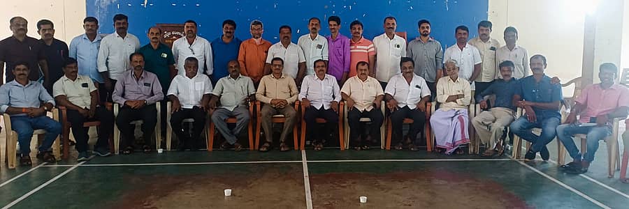 ಕೊಪ್ಪದಲ್ಲಿ ನಡೆದ ಸಭೆಯಲ್ಲಿ ಶೃಂಗೇರಿ ವಿಧಾನಸಭಾ ಕ್ಷೇತ್ರ ವ್ಯಾಪ್ತಿಯ ವಿವಿಧ ಸಹಕಾರಿ ಸಂಸ್ಥೆಗಳ ಪದಾಧಿಕಾರಿಗಳು ಪಾಲ್ಗೊಂಡಿದ್ದರು