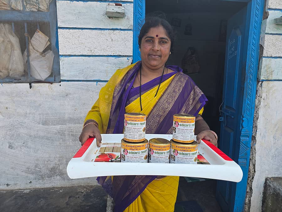 ಮುಧೋಳ ತಾಲ್ಲೂಕು ನಾಗರಾಳ ಗ್ರಾಮದ ಸುಮಿತ್ರಾ ಶ್ಯಾಂಡಗಿ ತಯಾರಿಸಿದ ಆಶೀರ್ವಾದ ಗುಲಕನ್ 