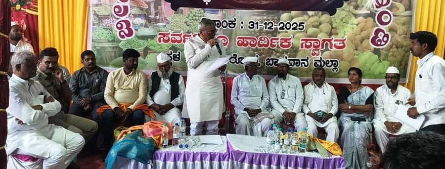 ಇಂಡಿ ನಗರದ ಲಚ್ಯಾಣ ರಸ್ತೆಯಲ್ಲಿ ನಡೆದ ಬೀದಿ ವ್ಯಾಪಾರಿಗಳು ರಚಿಸಿದ ಸಂಘದ ಉದ್ಘಾಟನೆ ಮಾಡಿದ ಶಾಸಕ ಯಶವಂತರಾಯಗೌಡ ಪಾಟೀಲ ಮಾತನಾಡಿದರು