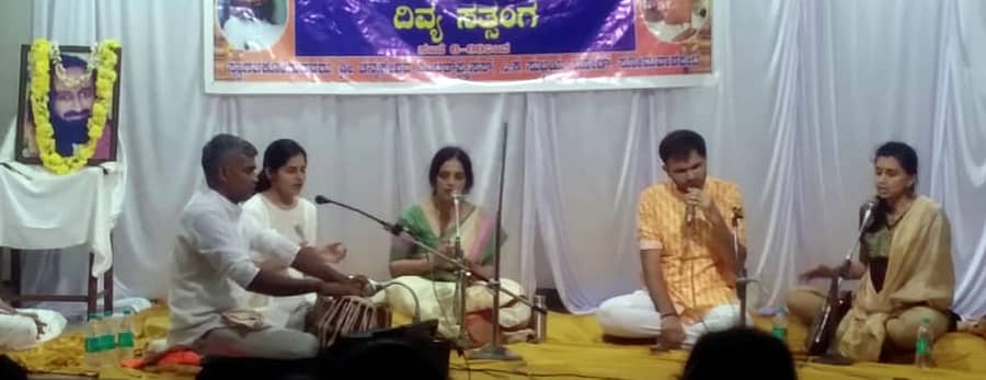     ಸೋಮವಾರಪೇಟೆ ಕುರುಹಿನಶೆಟ್ಟಿ ಸಮಾಜದಿಂದ ಶ್ರೀರಾಮ ಮಂದಿರದಲ್ಲಿ ವೈಕುಂಠ ಏಕಾದಶಿ, ವಿಷ್ಣು ಸಹಸ್ರನಾಮ ಹಾಗೂ ಆರ್ಟ್ ಆಫ್ ಲಿವಿಂಗ್ ಸಂಸ್ಥೆಯಿಂದ ಸತ್ಸಂಗ ನಡೆಯಿತು 