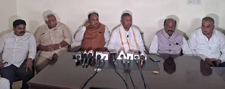 ಕೋಲಾರದಲ್ಲಿ ಗುರುವಾರ ಪತ್ರಿಕಾಗೋಷ್ಠಿಯಲ್ಲಿ ಆಹಾರ ಸಚಿವ ಕೆ.ಎಚ್‌.ಮುನಿಯಪ್ಪ ಮಾತನಾಡಿದರು