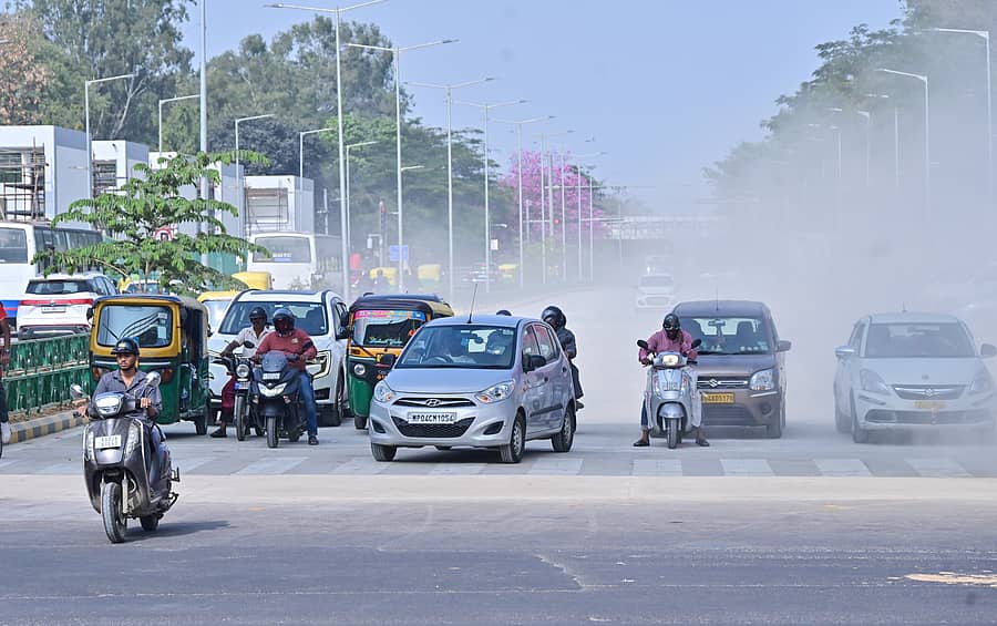 <div class="paragraphs"><p>ನಮ್ಮ ಮೆಟ್ರೊ ಗುಲಾಬಿ ಮಾರ್ಗದ ಕಾಮಗಾರಿಗಾಗಿ ಮುಚ್ಚಲಾಗಿದ್ದ ಕಾಮರಾಜ್‌ ರಸ್ತೆ ಶುಕ್ರವಾರ ಪೂರ್ಣ ಪ್ರಮಾಣದಲ್ಲಿ ಸಂಚಾರಕ್ಕೆ ಮುಕ್ತವಾಗಿದ್ದು, ವಾಹನಗಳು ಸಂಚರಿಸಿದವು </p></div>