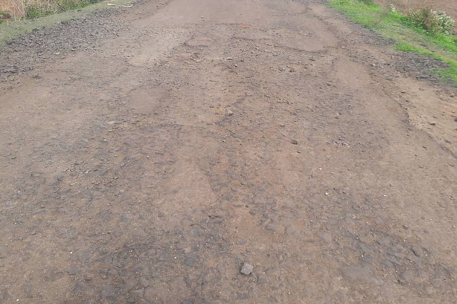 ತಾಂಬಾ ಗ್ರಾಮದಿಂದ ಅಥರ್ಗಾ ಗ್ರಾಮಕ್ಕೆ ಕೂಡುವ ಮುಖ್ಯರಸ್ತೆ ಹಾಳಾಗಿದೆ