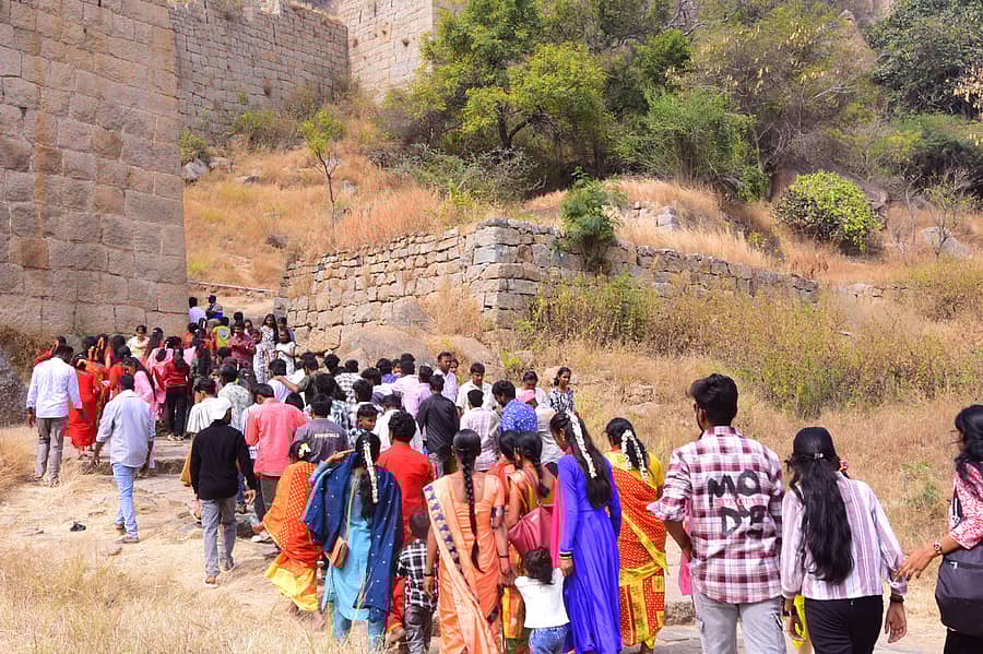 ಹೊಸ ವರ್ಷದ ದಿನ ಕಲ್ಲಿನಕೋಟೆಗೆ ಪ್ರವಾಸಿಗರು ಭೇಟಿ ನೀಡಿರುವುದು