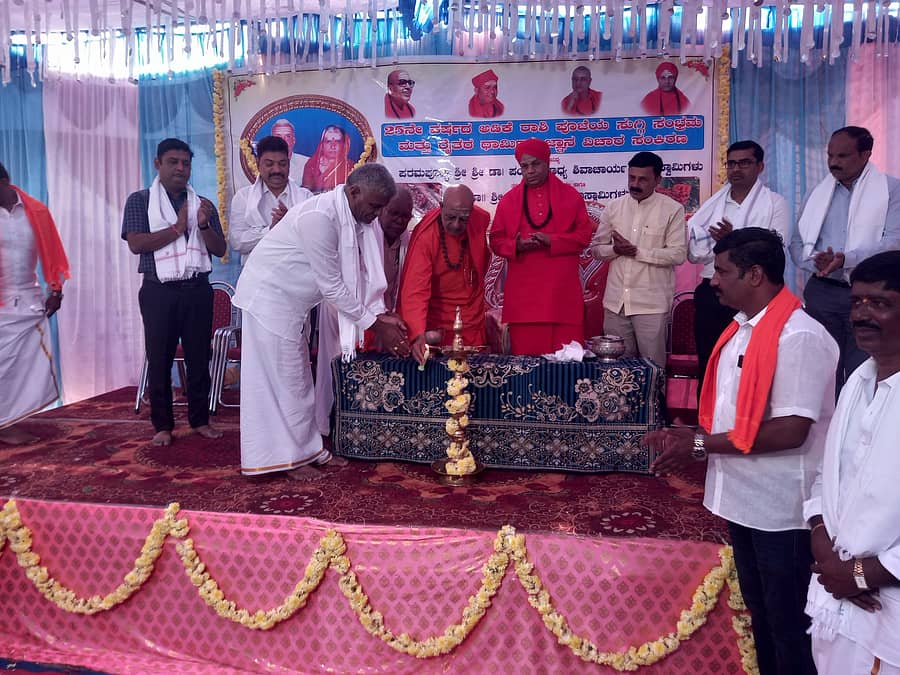 ಮಾಯಕೊಂಡ ಸಮೀಪದ ಕಬ್ಬೂರು ಗ್ರಾಮದಲ್ಲಿ ಸುಗ್ಗಿ ಸಂಭ್ರಮ ಮತ್ತು ರೈತರ ಧಾರ್ಮಿಕ ಜ್ಞಾನ ವಿಚಾರ ಸಂಕಿರಣ ಕಾರ್ಯಕ್ರಮ ನಡೆಯಿತು